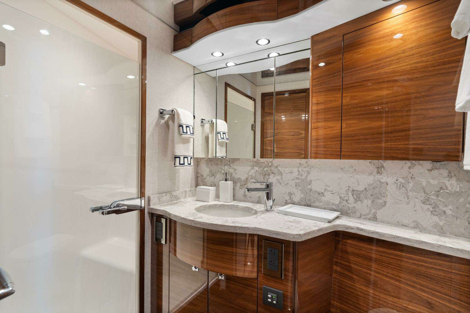 2025 Viking 58 Convertible - Image 13