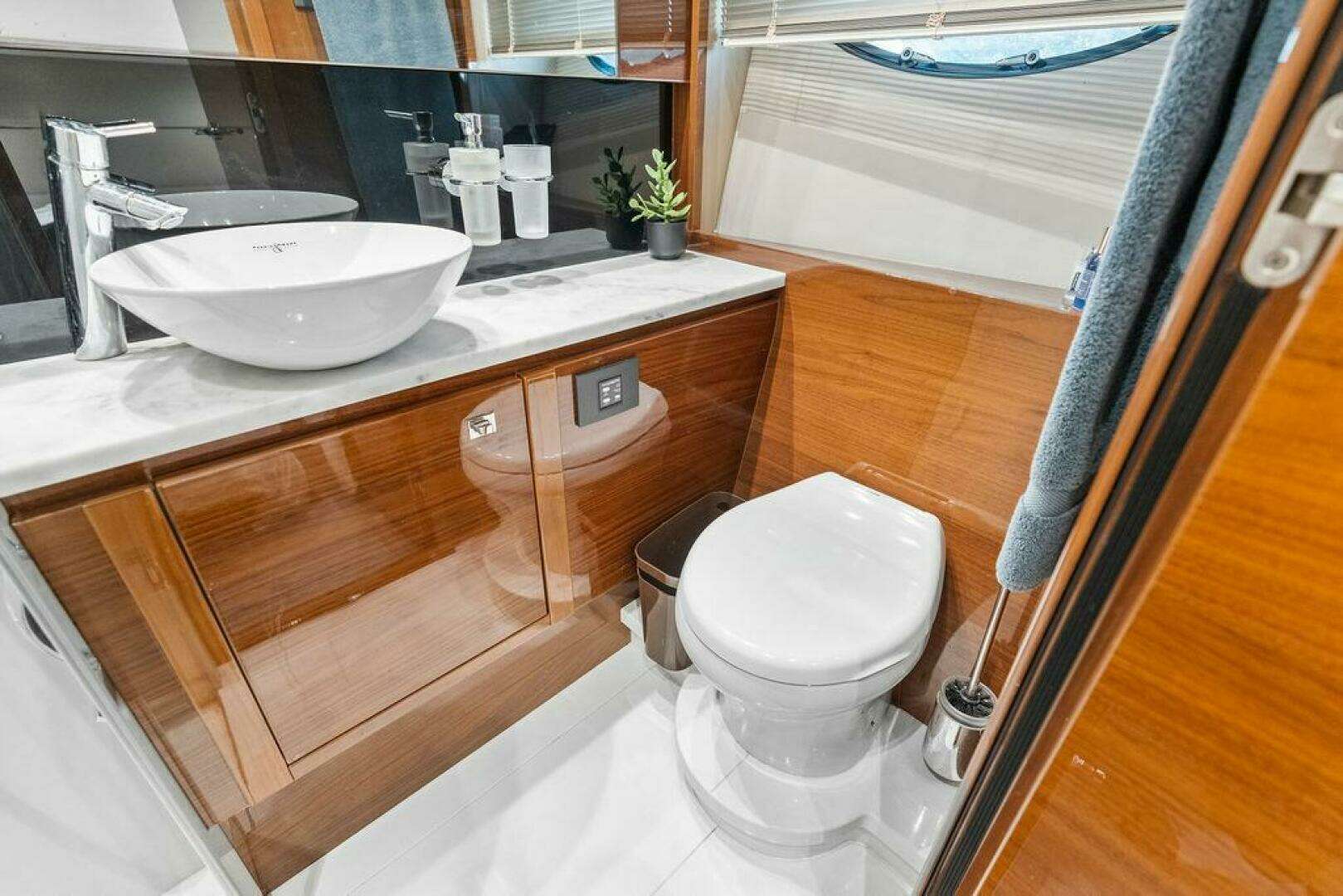 2016 Princess 60 Flybridge Motor Yacht - Image 28