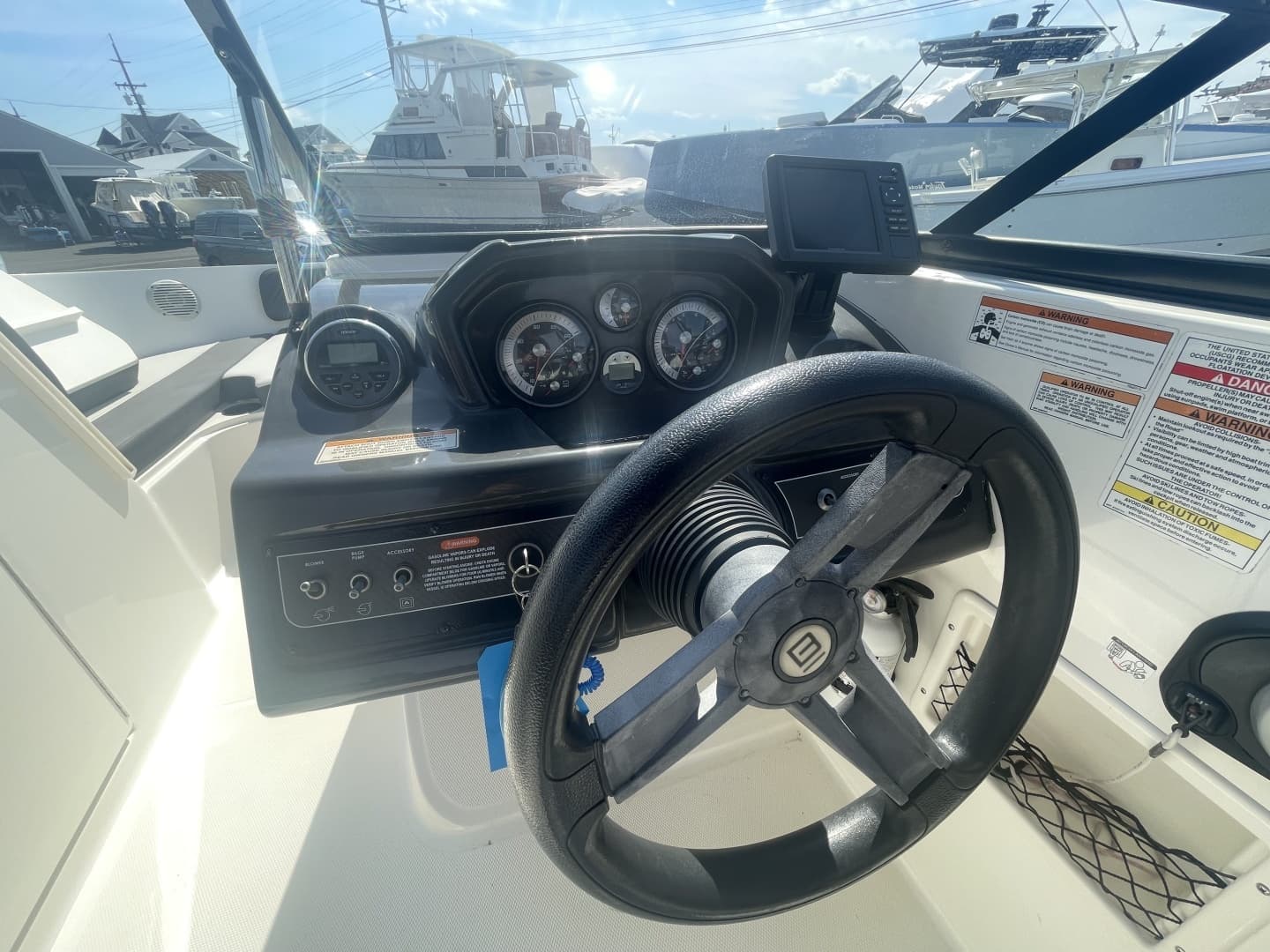 2019 Bayliner VR6 Bowrider I/O - Image 16