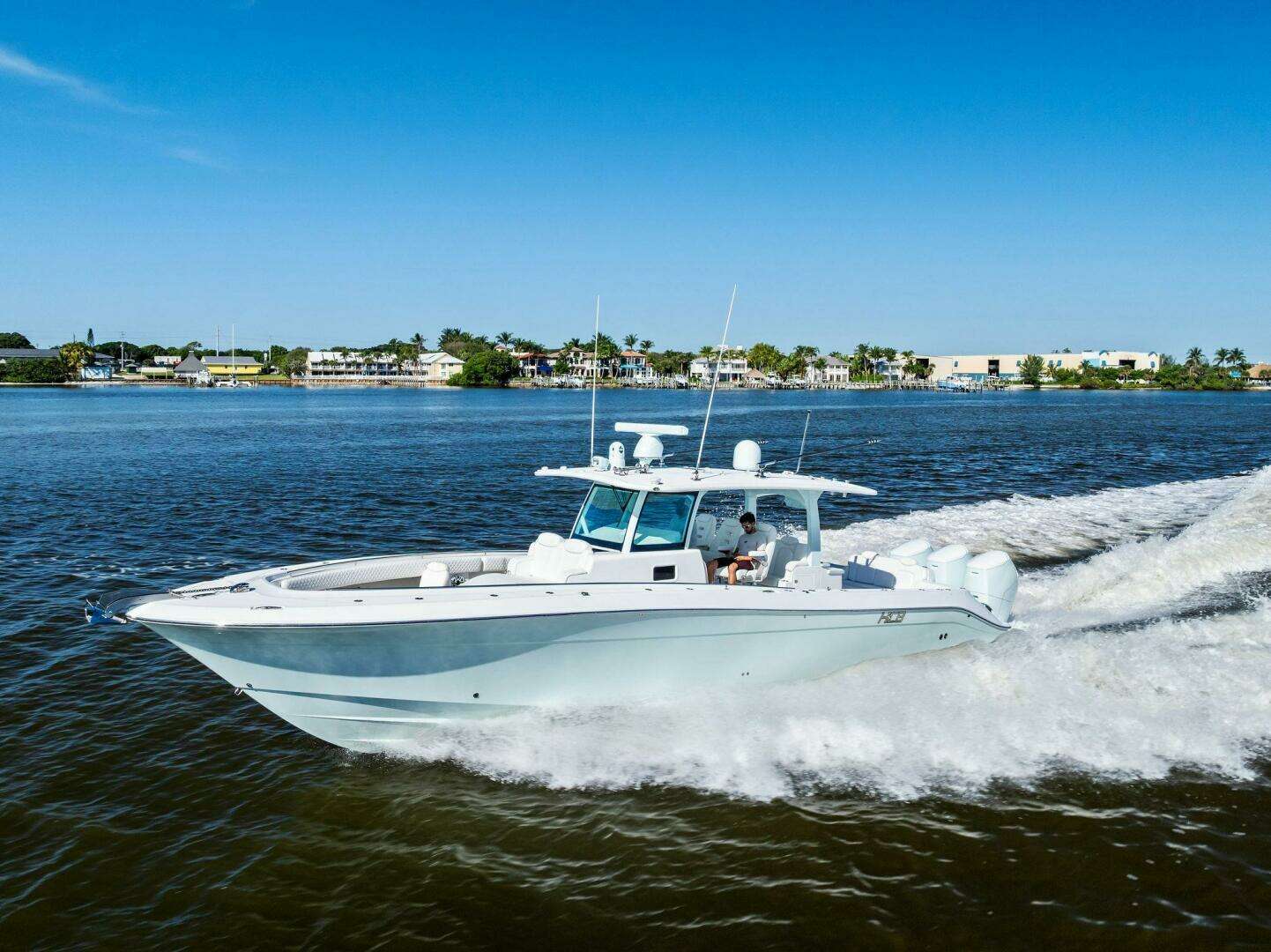 2023 HCB 42 Lujo - Image 18