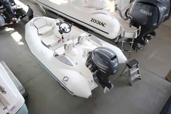 2026 Zodiac Yachtline 360 Deluxe NEO - Image 1