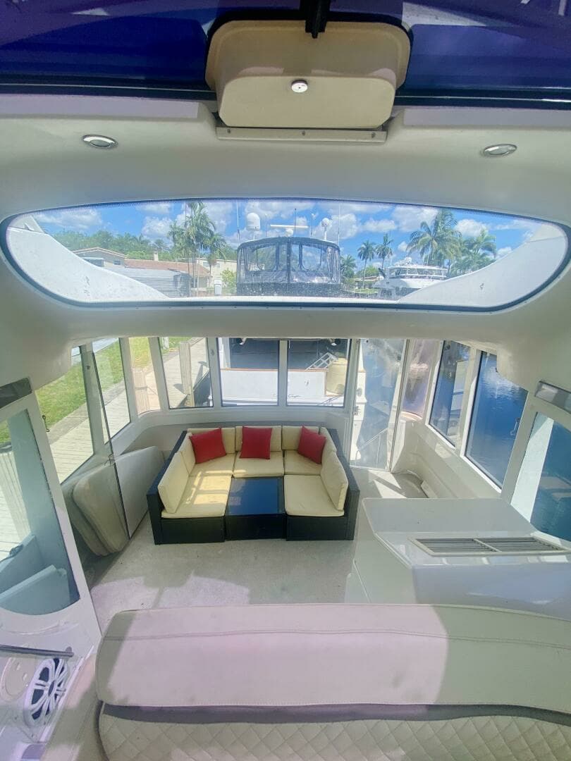 2000 Carver 506 Motor Yacht - Image 3