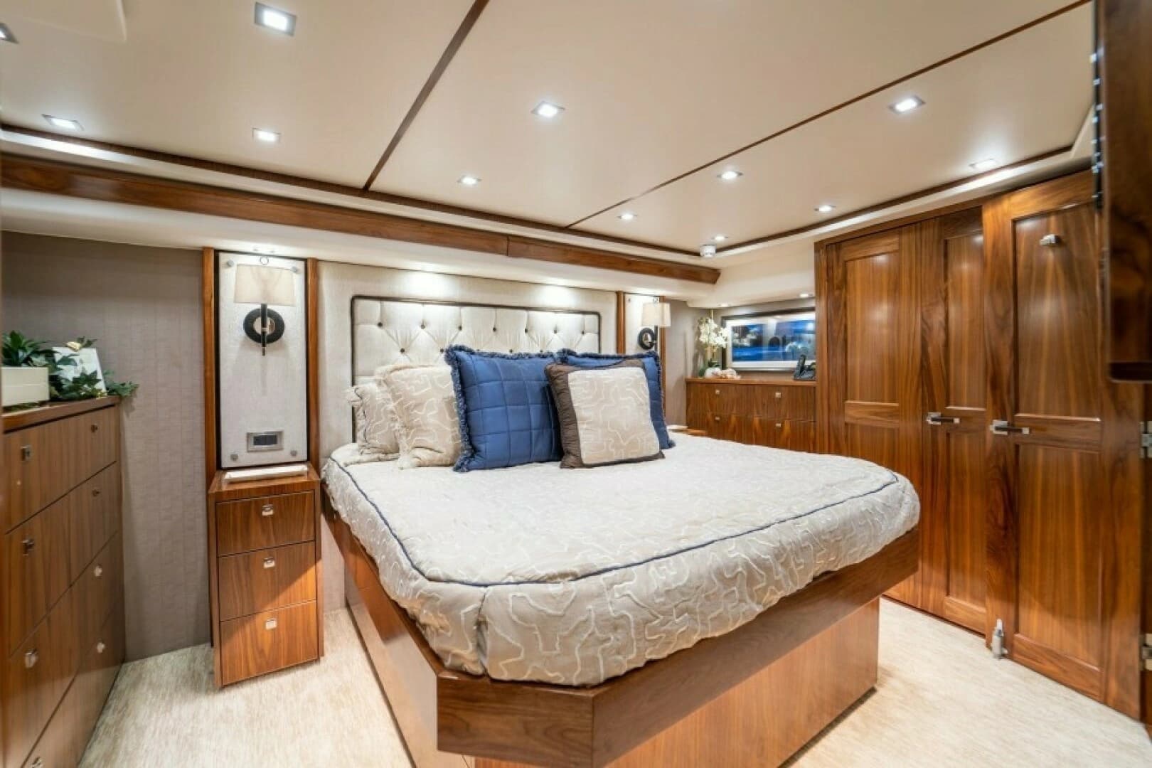 2018 Viking 72 Convertible - Image 42