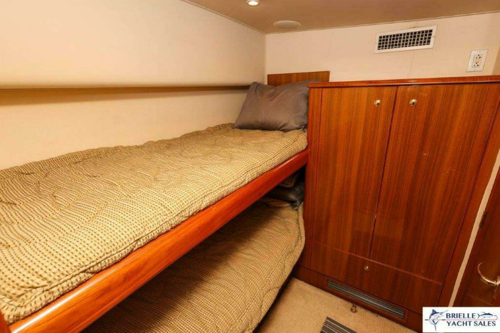 2005 Viking 45 Convertible - Image 25