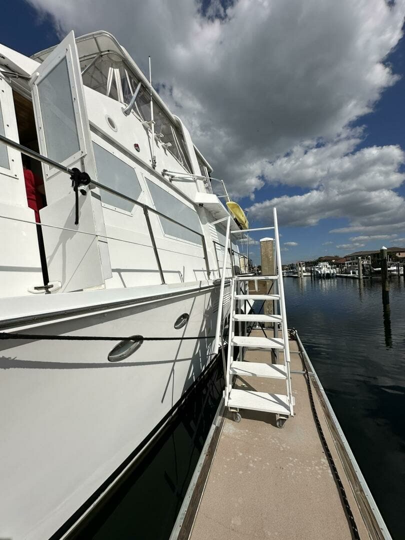 1988 Viking Motor Yacht - Image 41