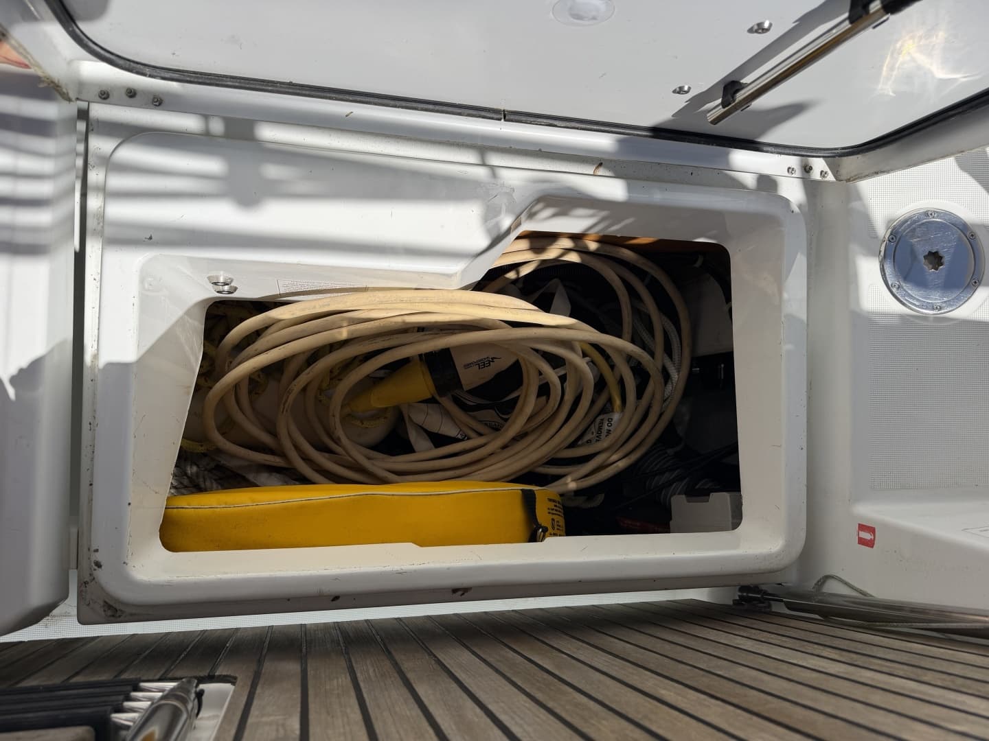 2015 Jeanneau 349 - Image 23