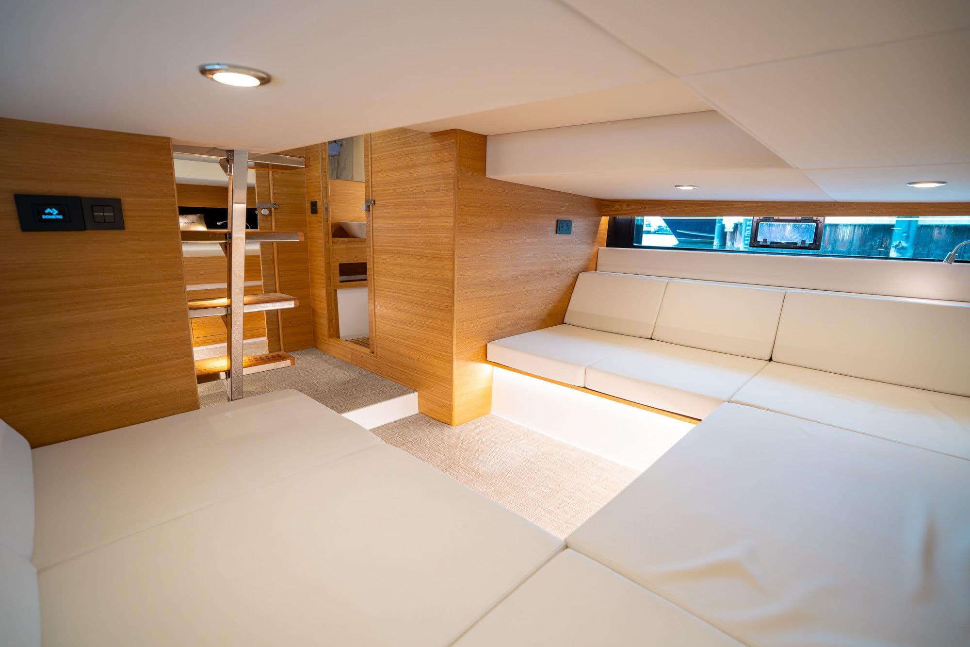 2027 De Antonio Yachts D42 Open - 45