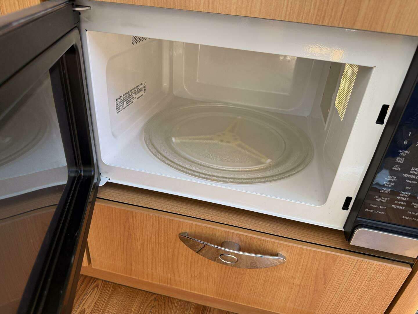 2013 Greenline 33 - Image 37