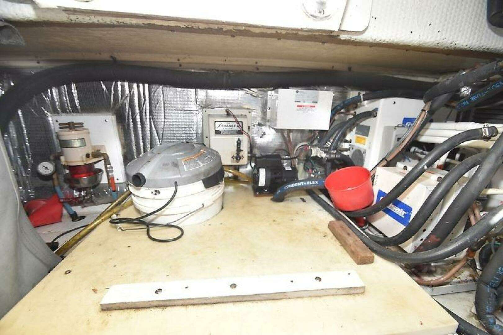 2000 Ocean Yachts 48 Convertible - Image 18
