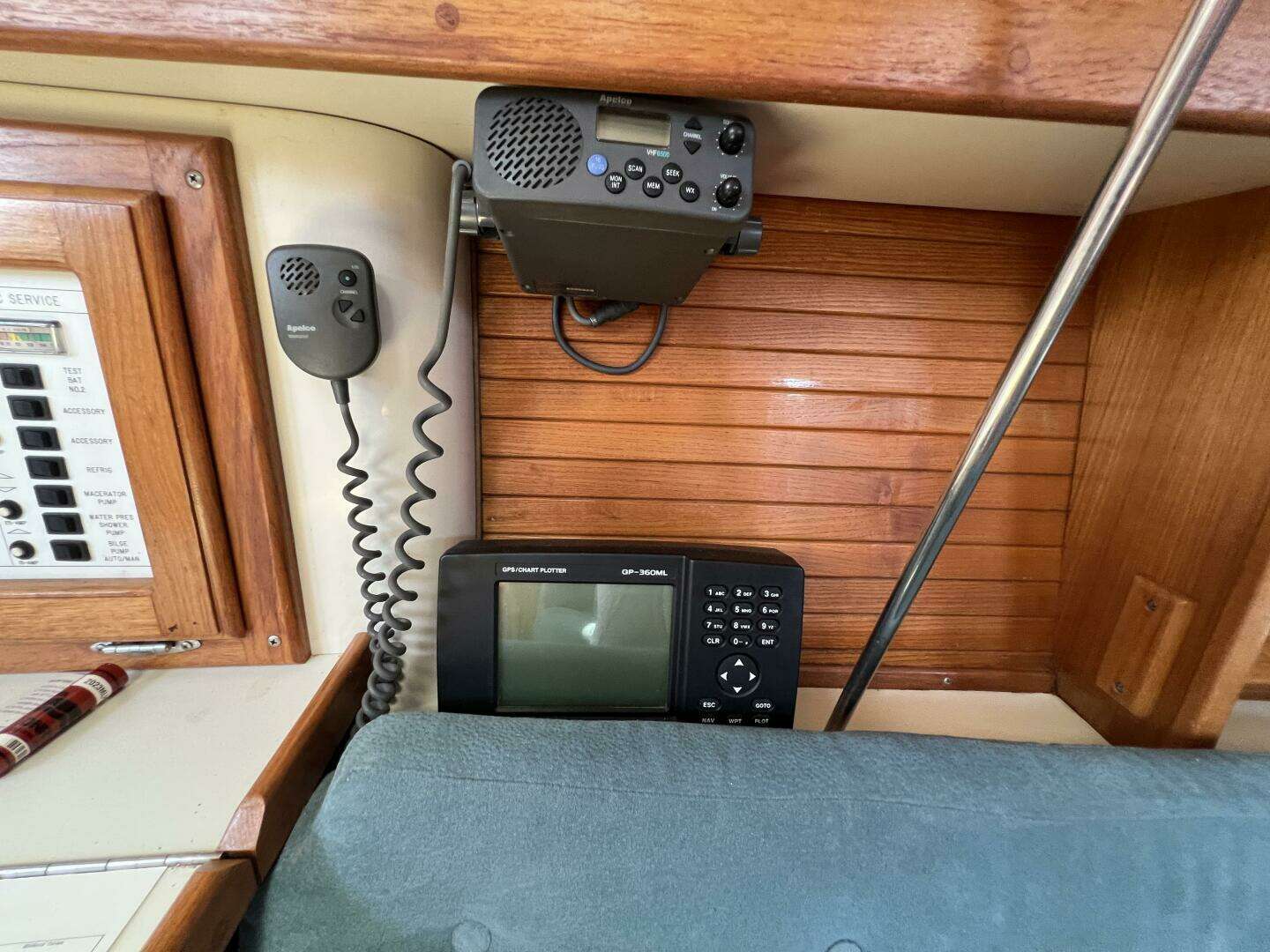 1994 Catalina 320 - Image 41