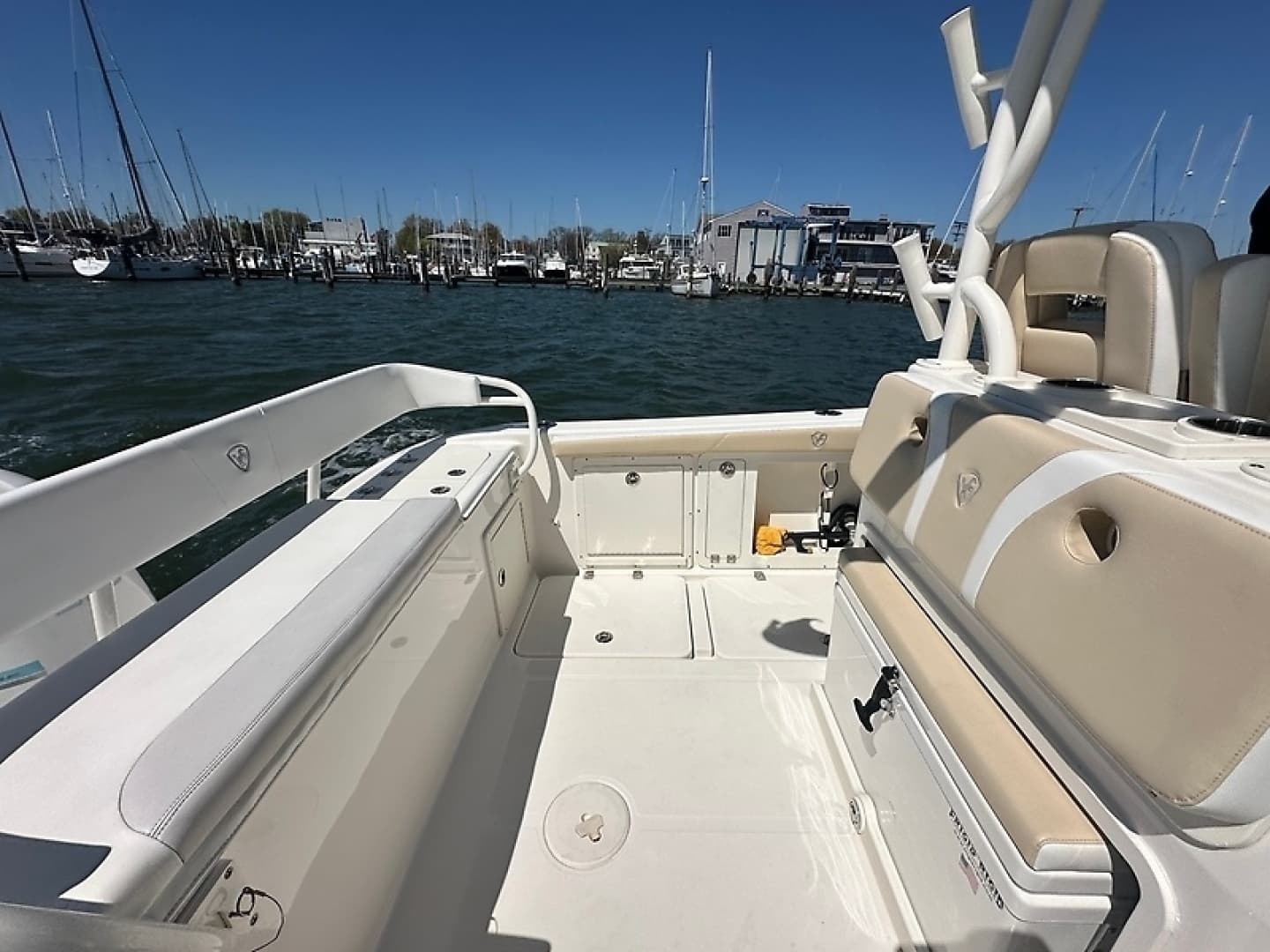 2021 Century 2900 Center Console - Image 15
