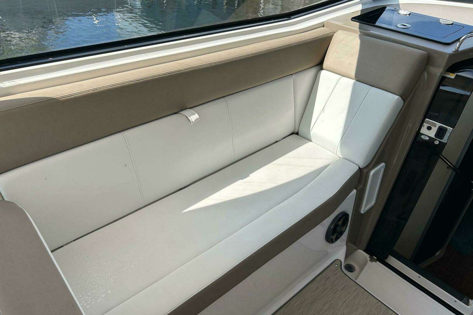 2016 Regal 35 Sport Coupe - Image 13