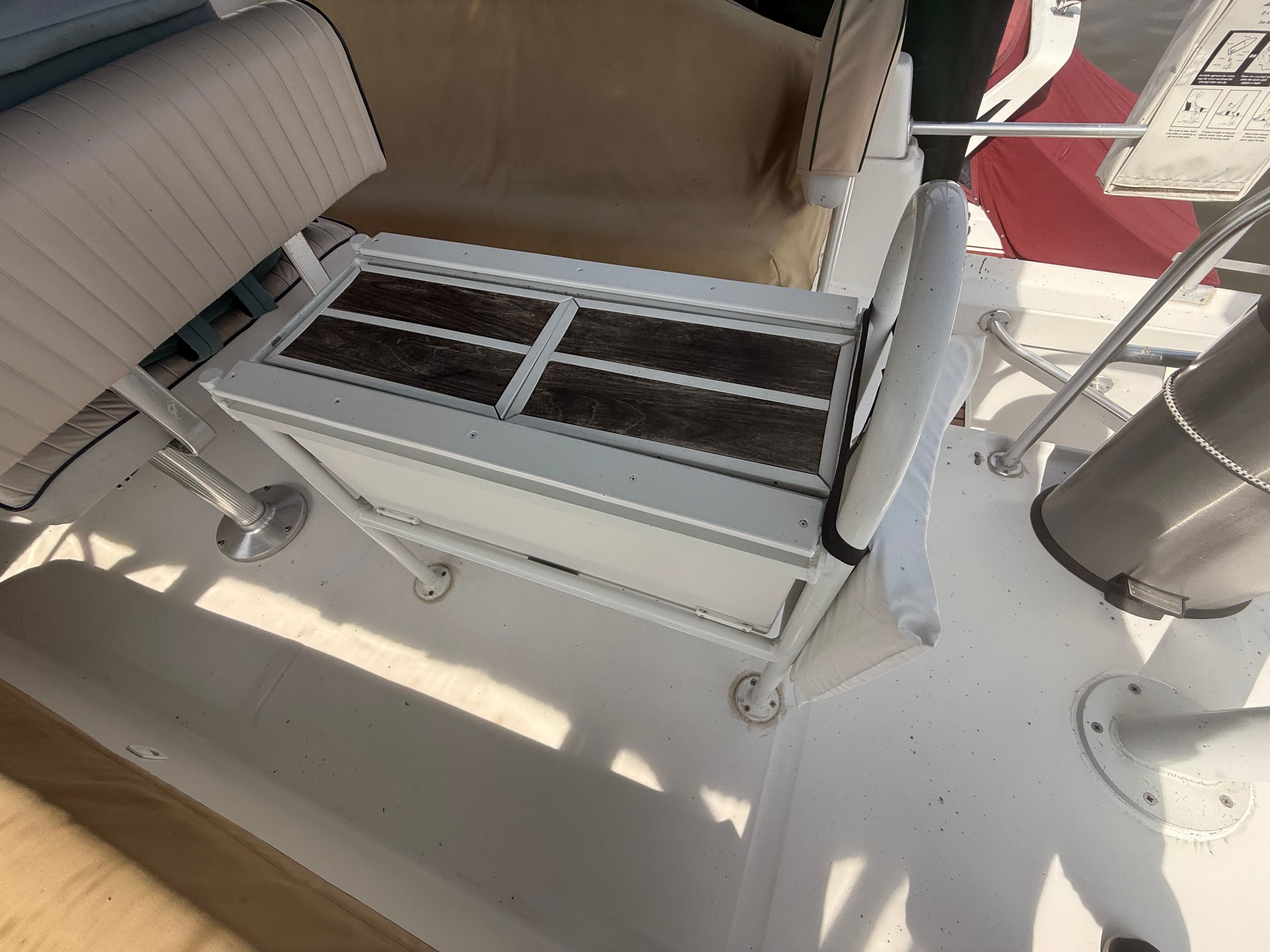 2000 Mainship 390 Trawler - 32