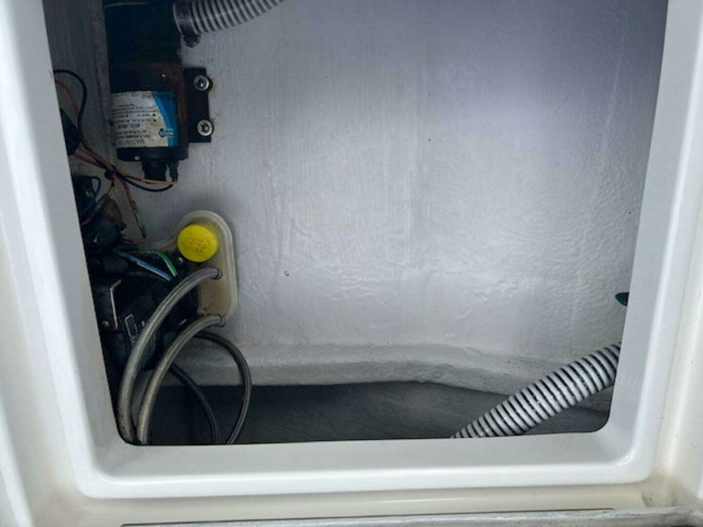 2008 Spectre 34 Center Console - Image 32