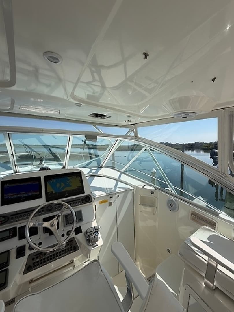 2005 Rampage 33 Express - Image 26