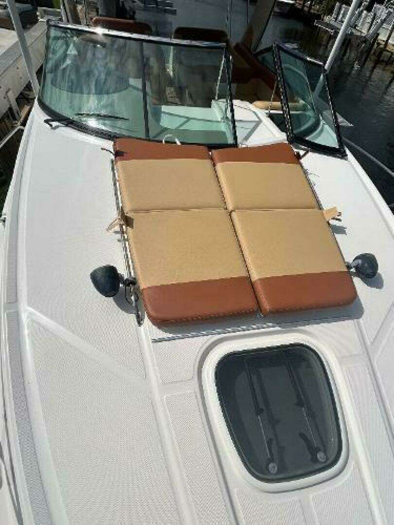 2014 Sea Ray 370 Venture - Image 14