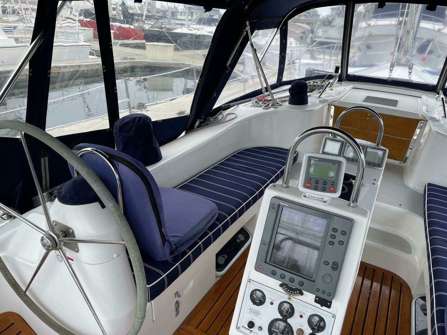 2005 Catalina 470 - Image 7