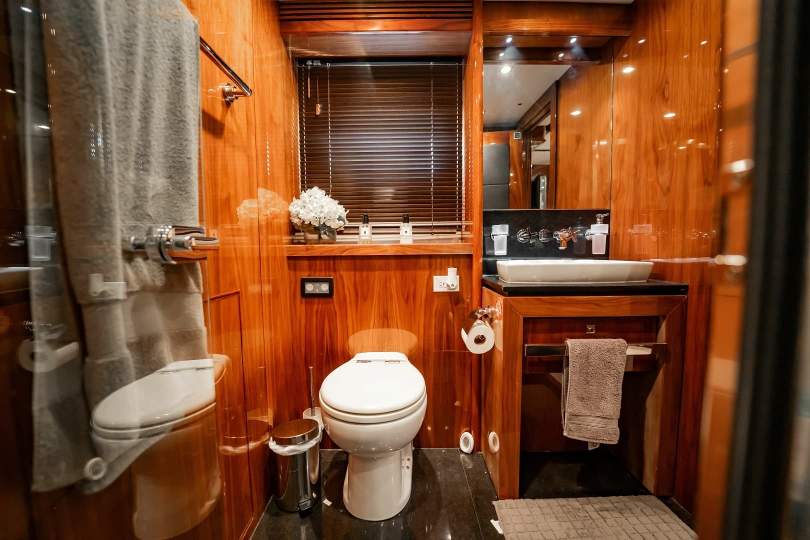 2010 Sunseeker 34 Metre Yacht - Image 57