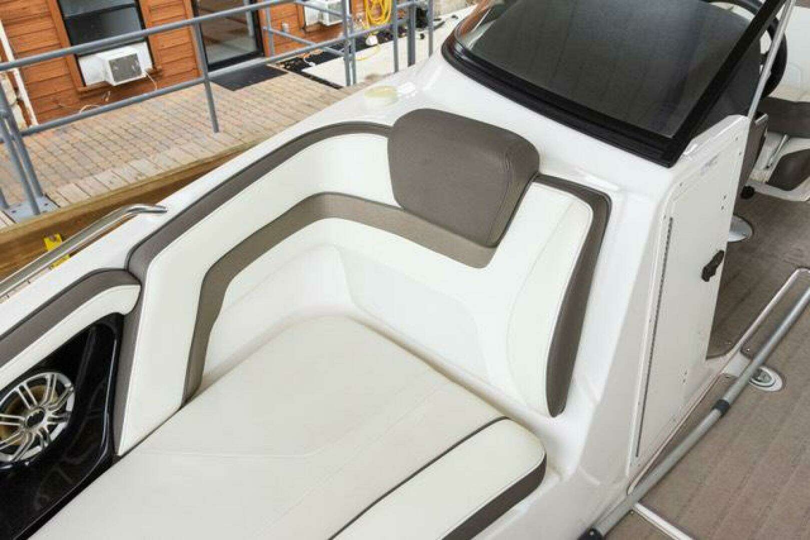 2016 Yamaha Boats 242 Limited E-Series - Image 35