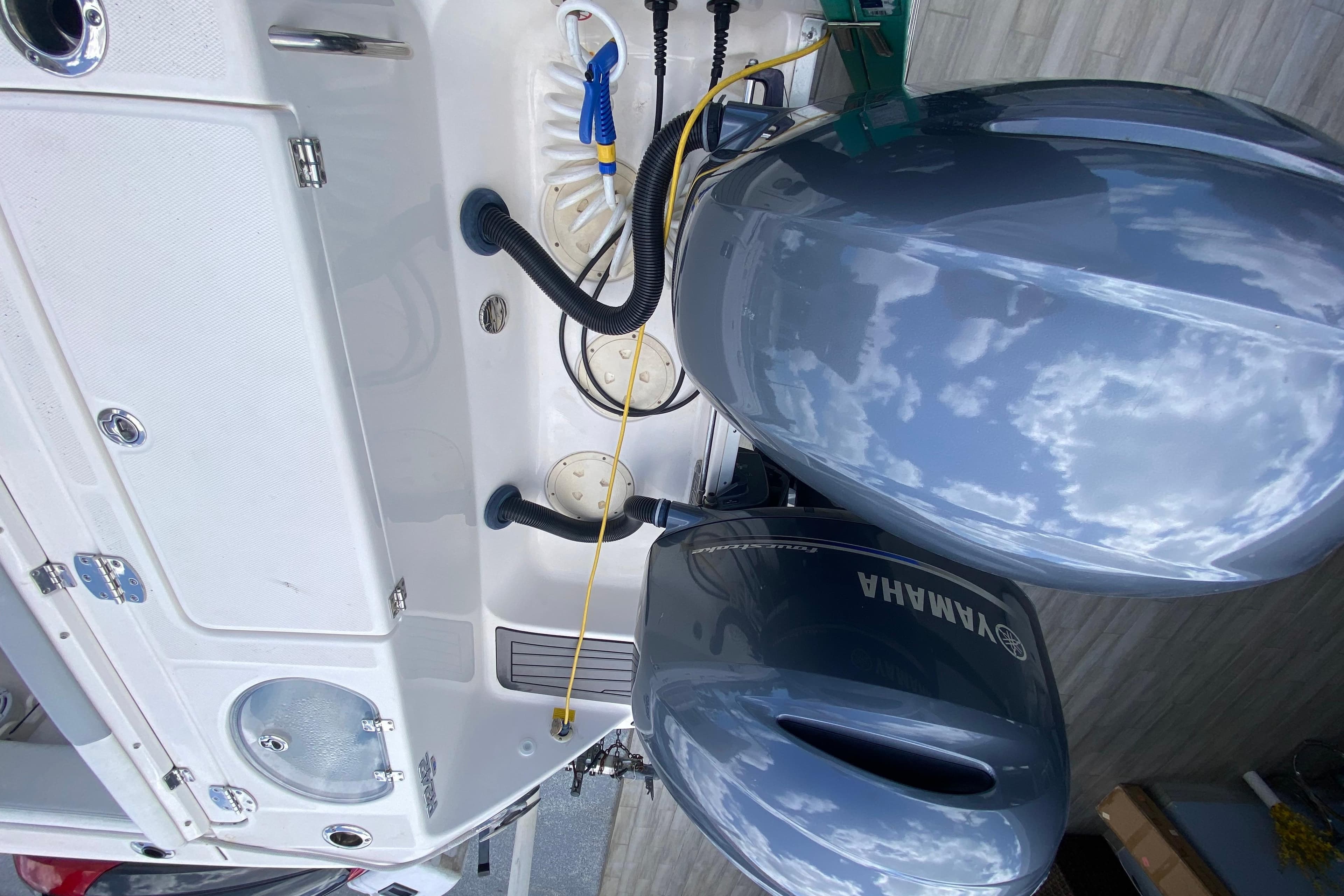 2022 Robalo R242 Center Console with Yamaha outboard engines, detailed view.
