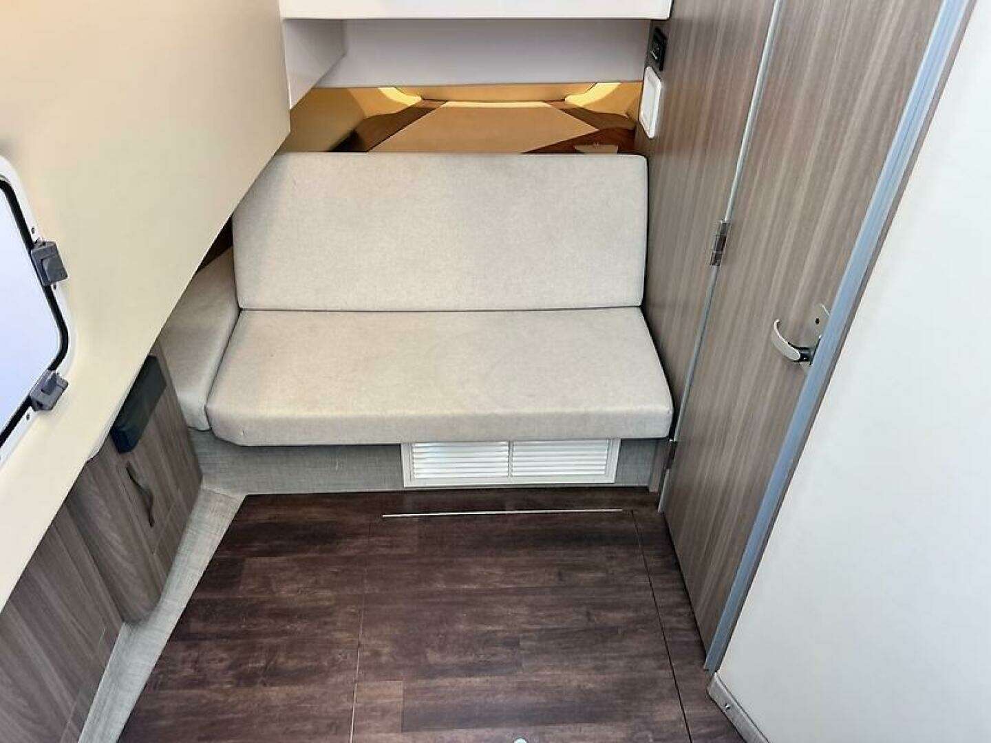 2019 Regal 33 SAV - Image 46