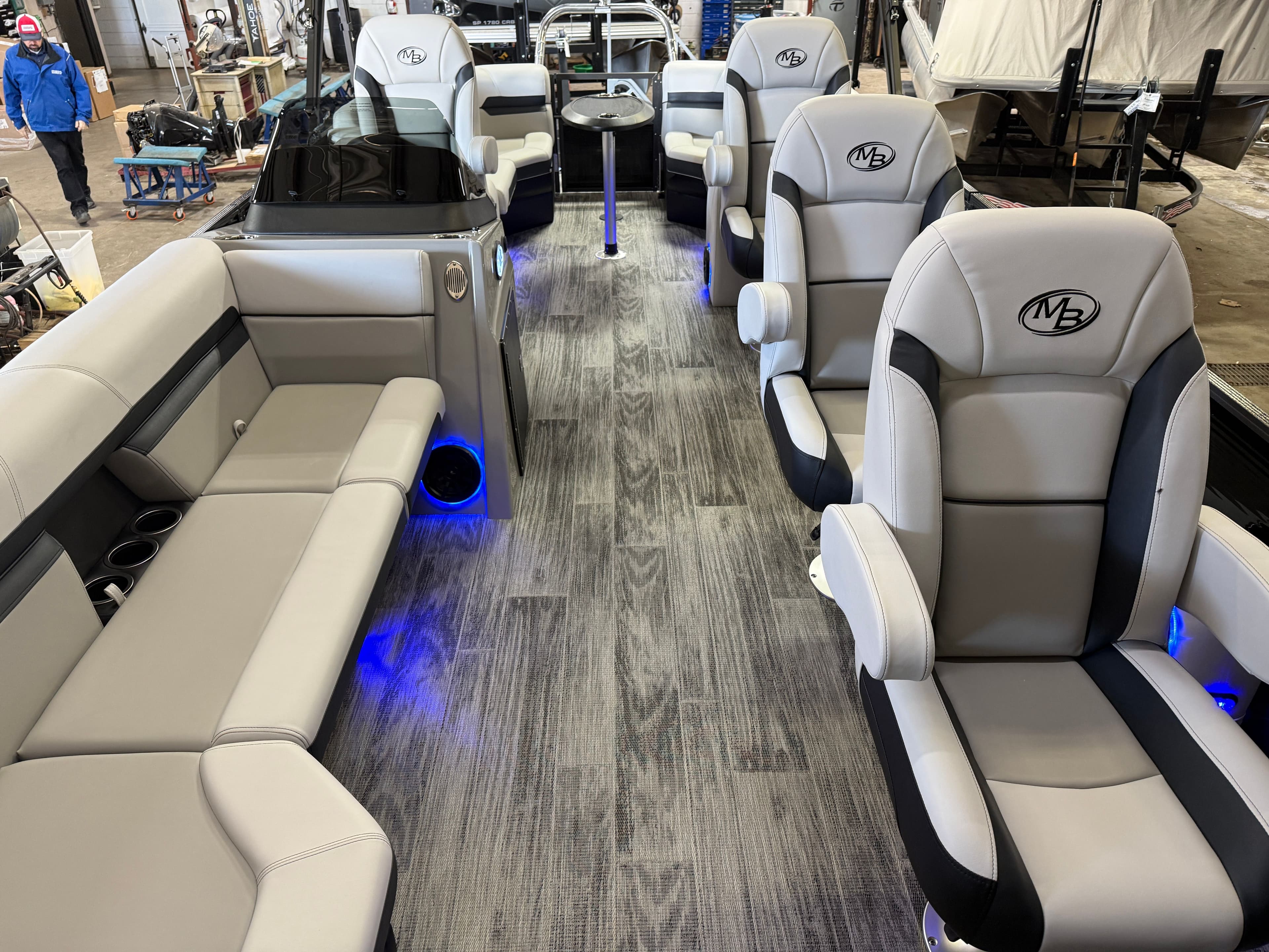 2026 Montego Bay 8522 DL Quad Lounge Tritoon & Honda 4-Stroke EFI - 6