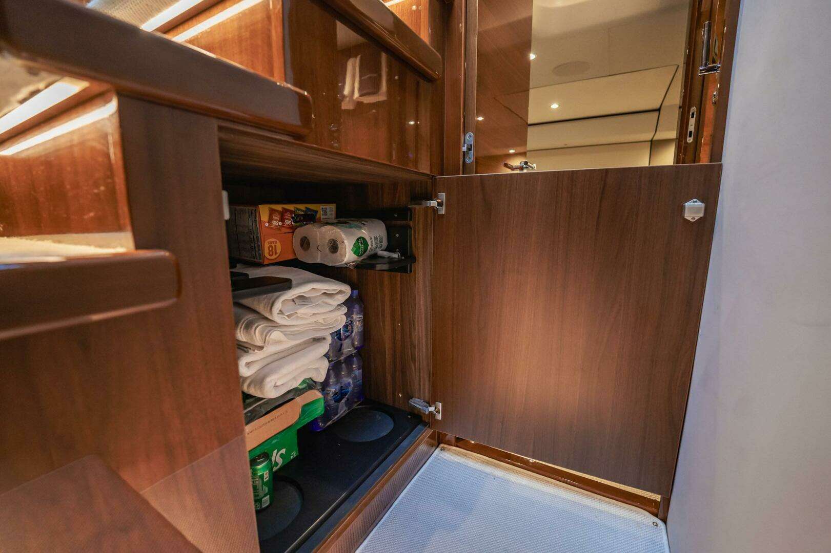 2019 Princess F55 - Image 25