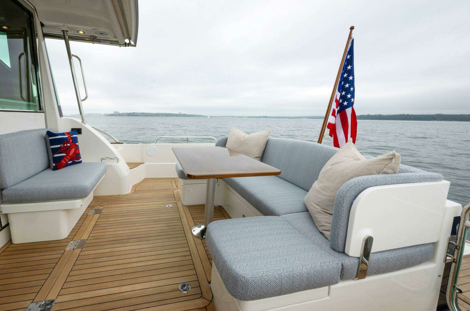 2026 Sabre 45 Salon Express - Image 7