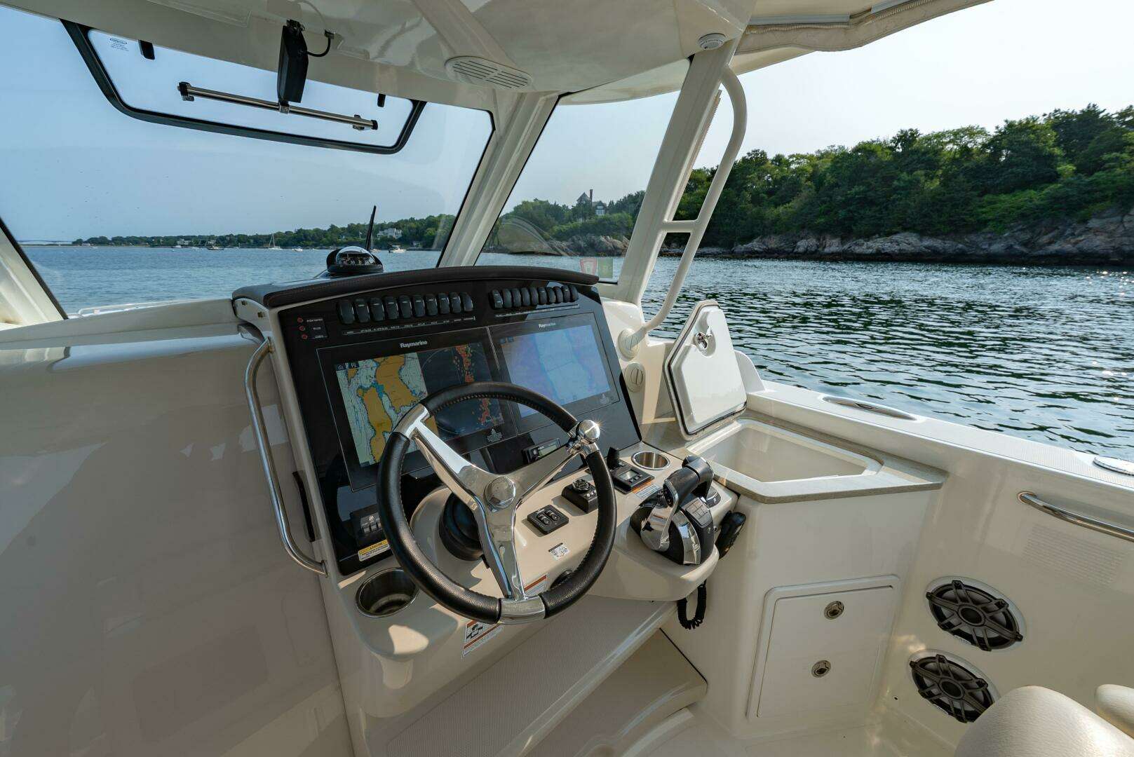 2019 Boston Whaler 350 EX Realm - Image 15