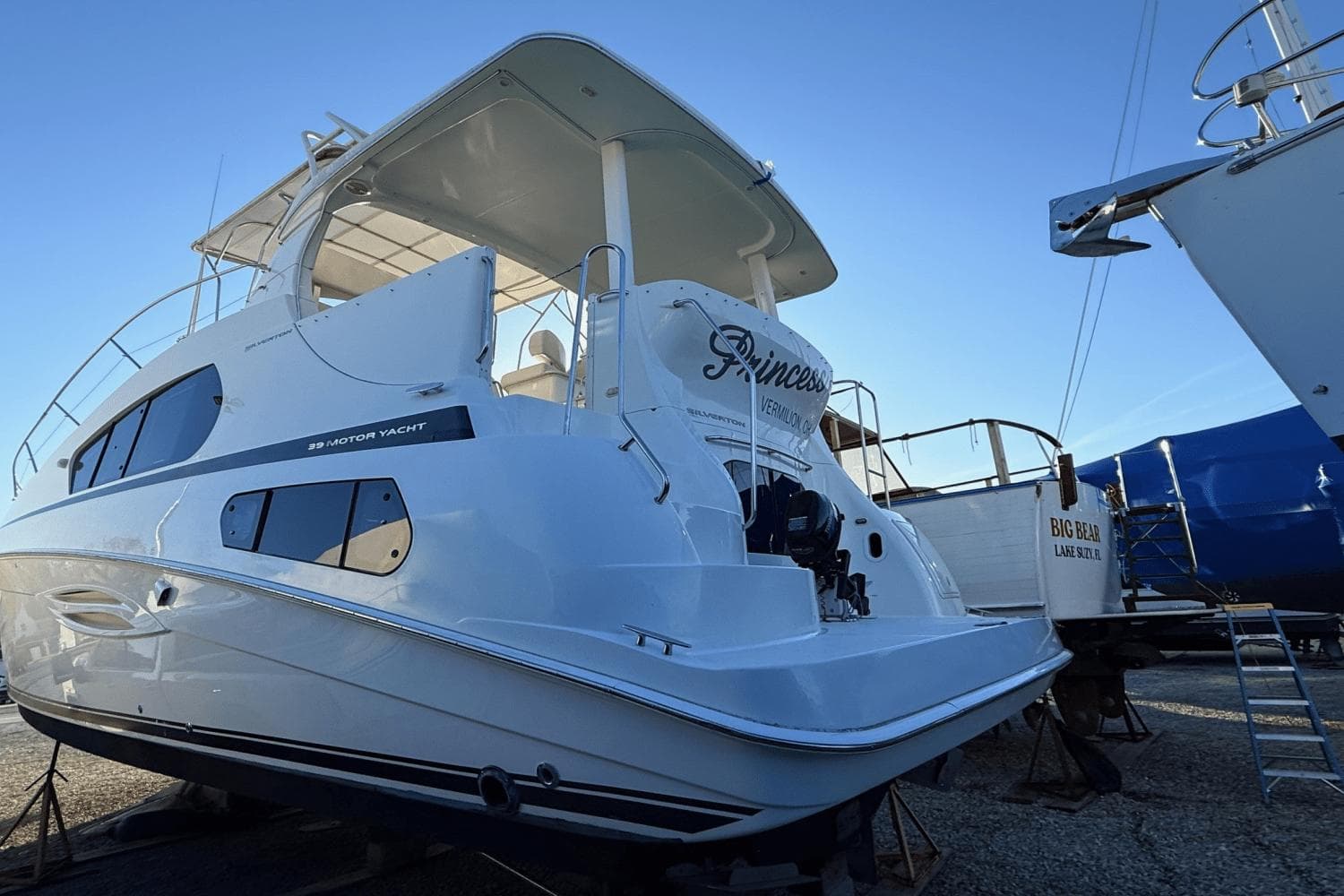 2004 Silverton 39 Motor Yacht - 7