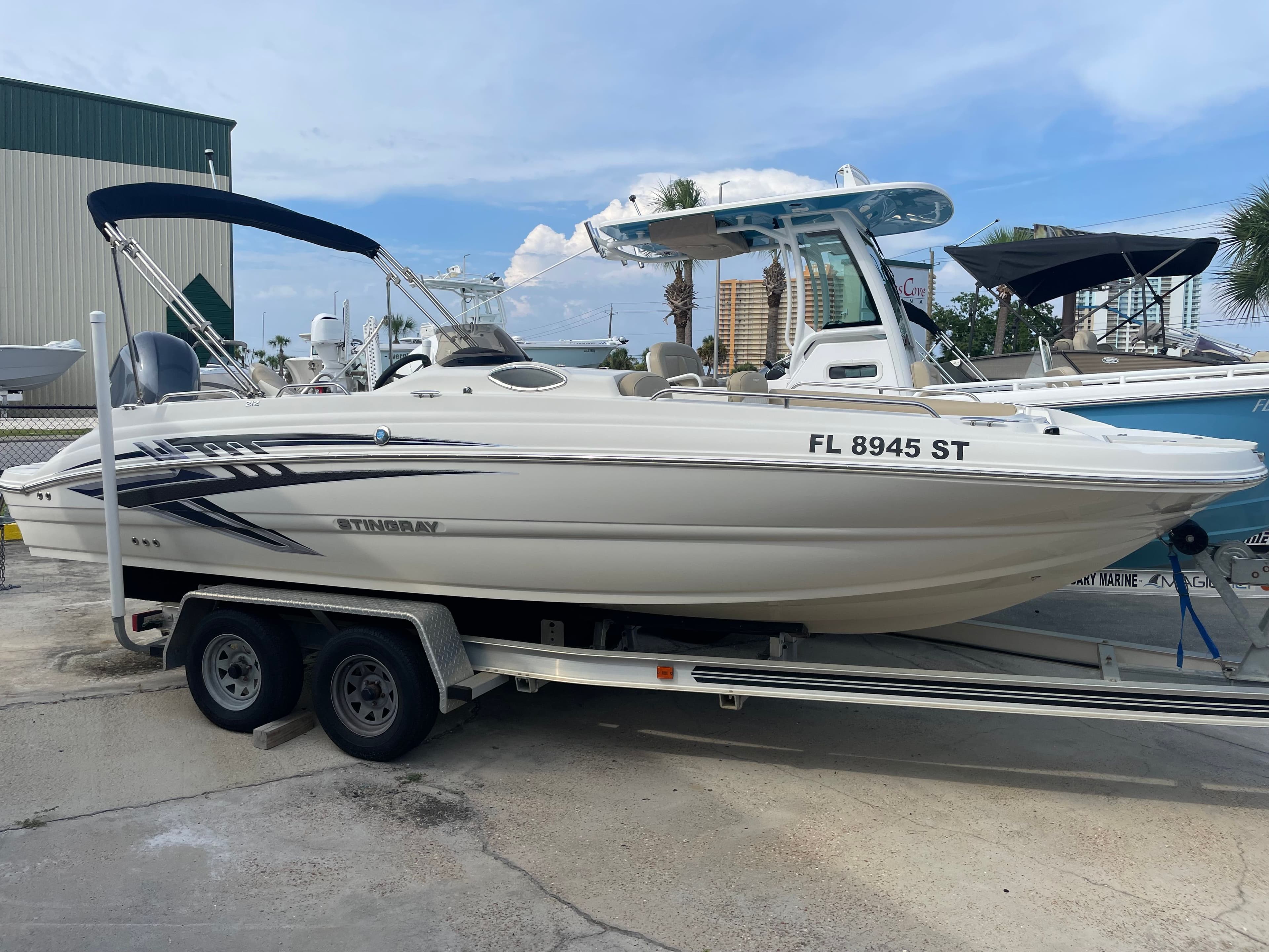 2019 STINGRAY 212 SC - Image 2