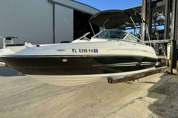 2012 Sea Ray 200 Sundeck - Image 1