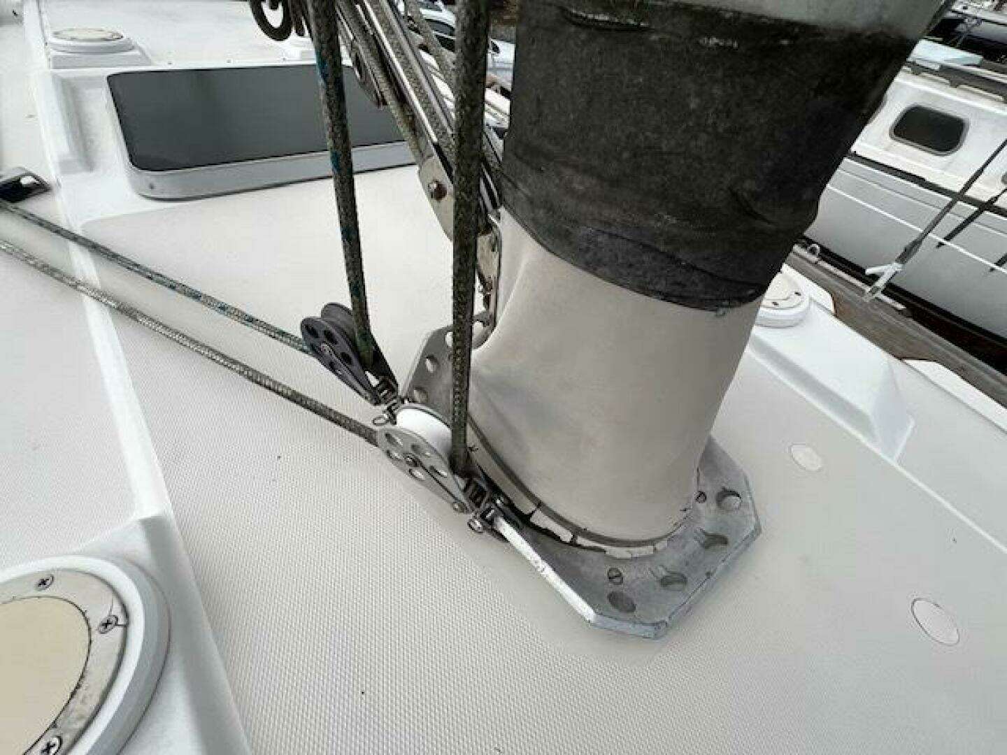 1987 Sabre 34 Mark II - Image 31