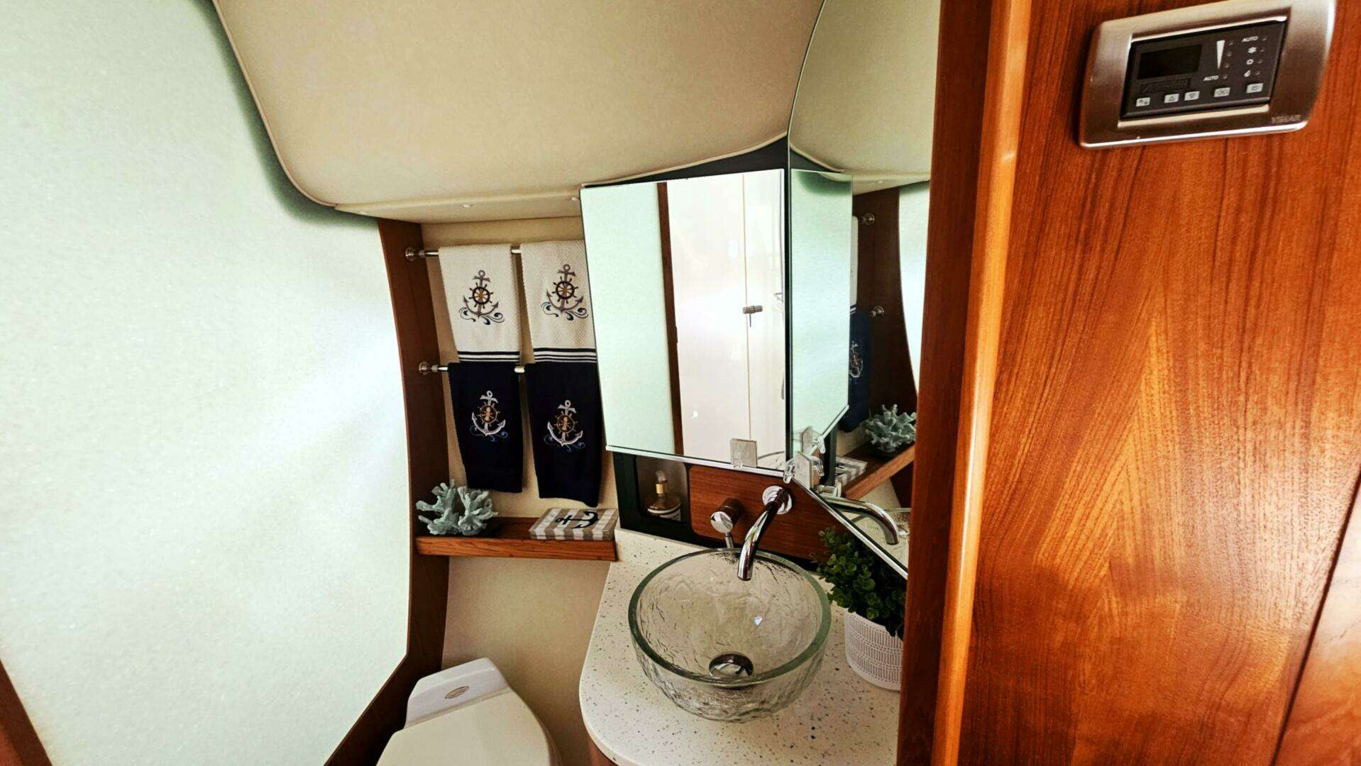 2006 Tiara Yachts 4300 Sovran - Image 24