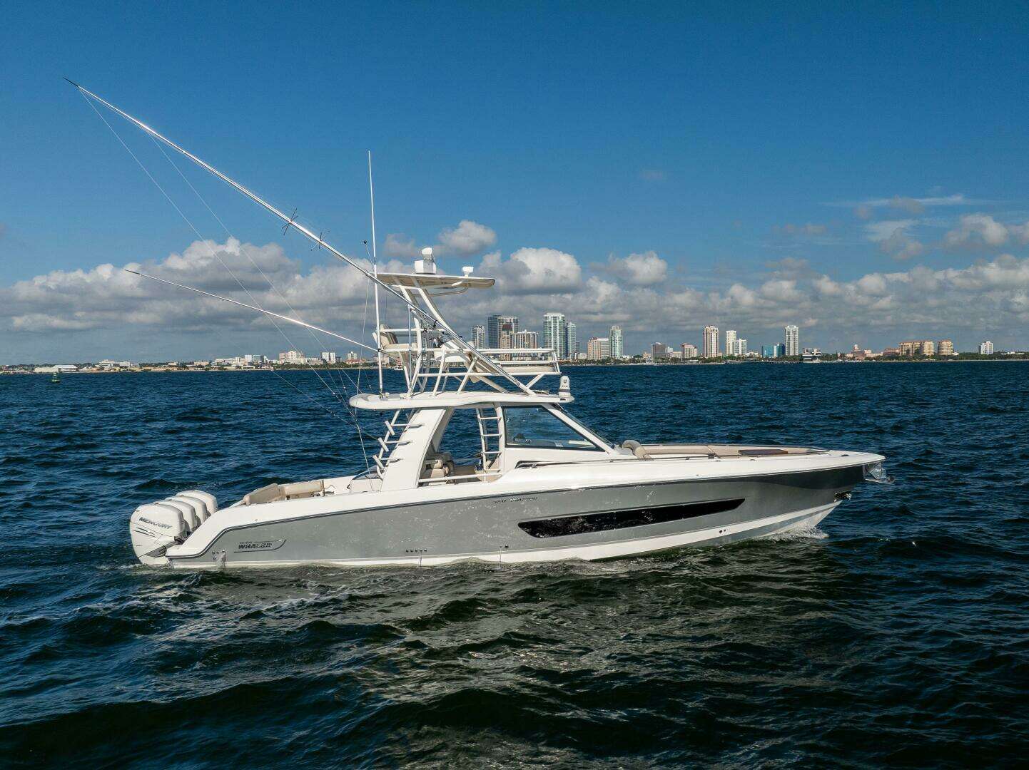 2021 Boston Whaler 420 Outrage - Image 9