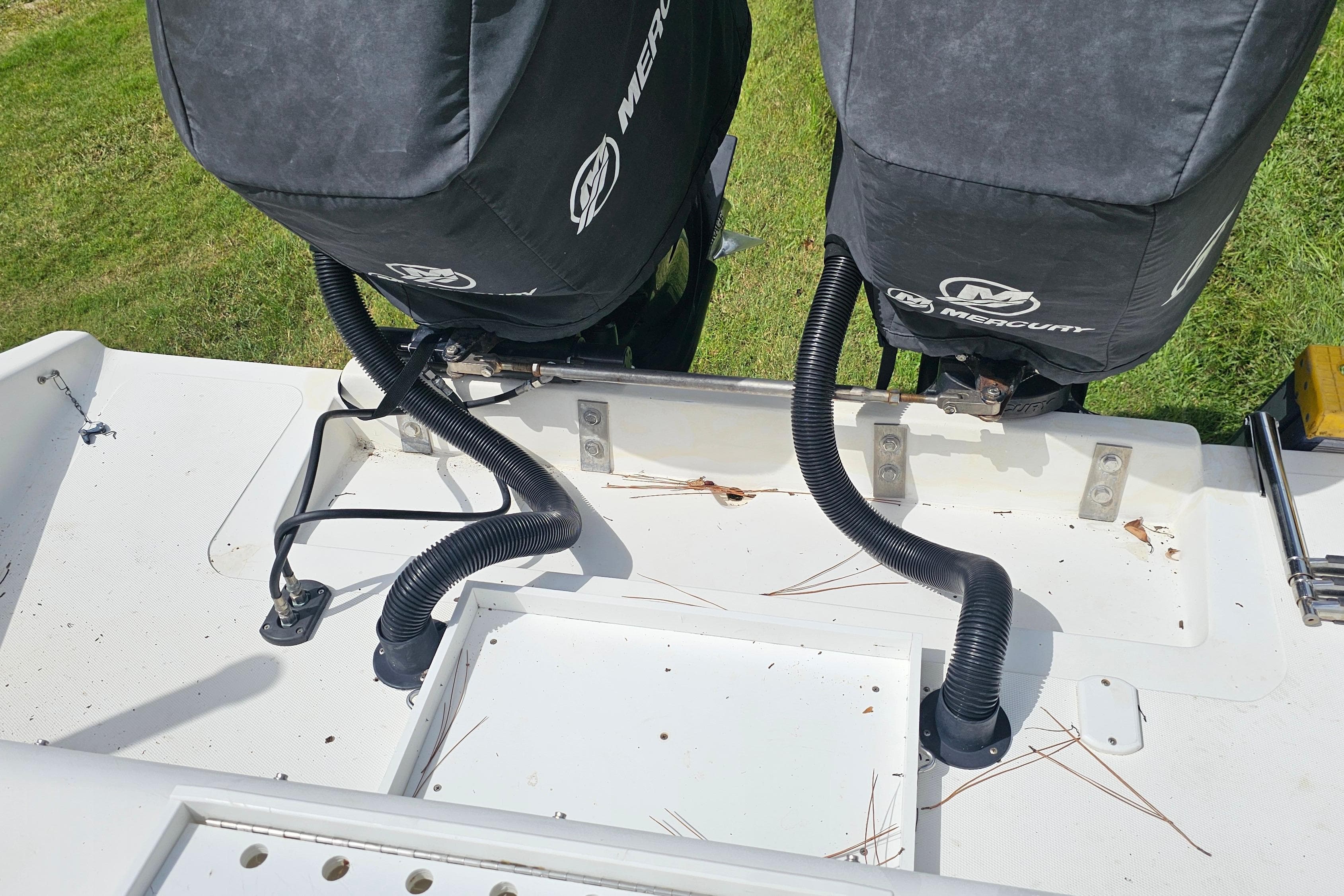 1993 Marlin 350 Sportfish boat with dual Mercury engines, grass background.