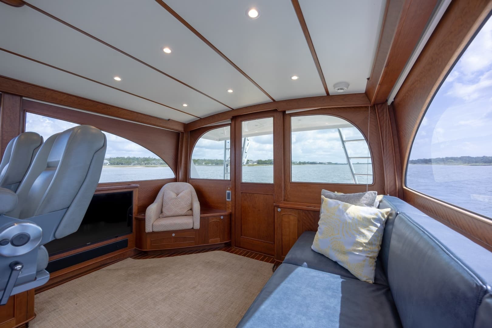 2015 Jarrett Bay Hardtop Express - Image 46