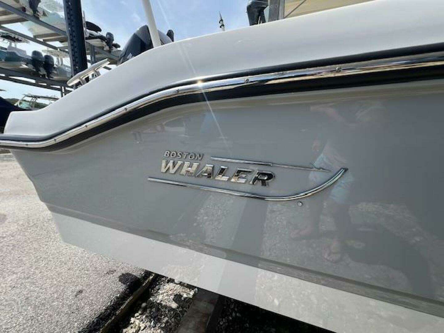 2023 Boston Whaler 250 Dauntless - Image 24