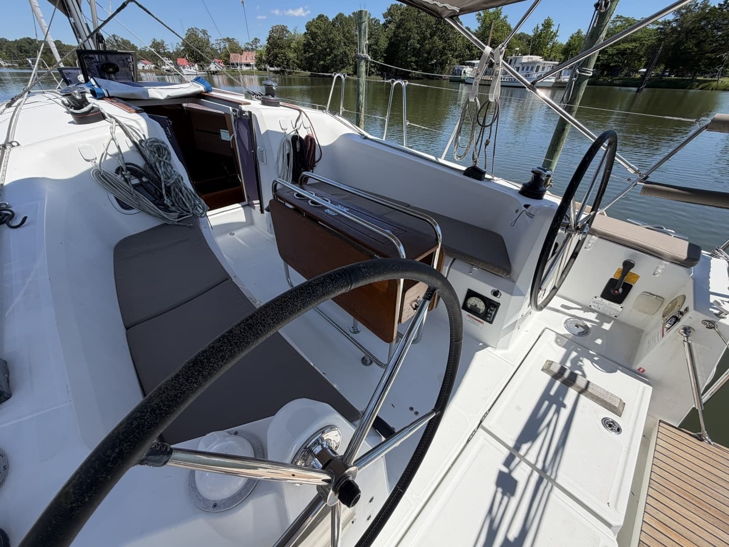 2015 Jeanneau 349 - Image 21