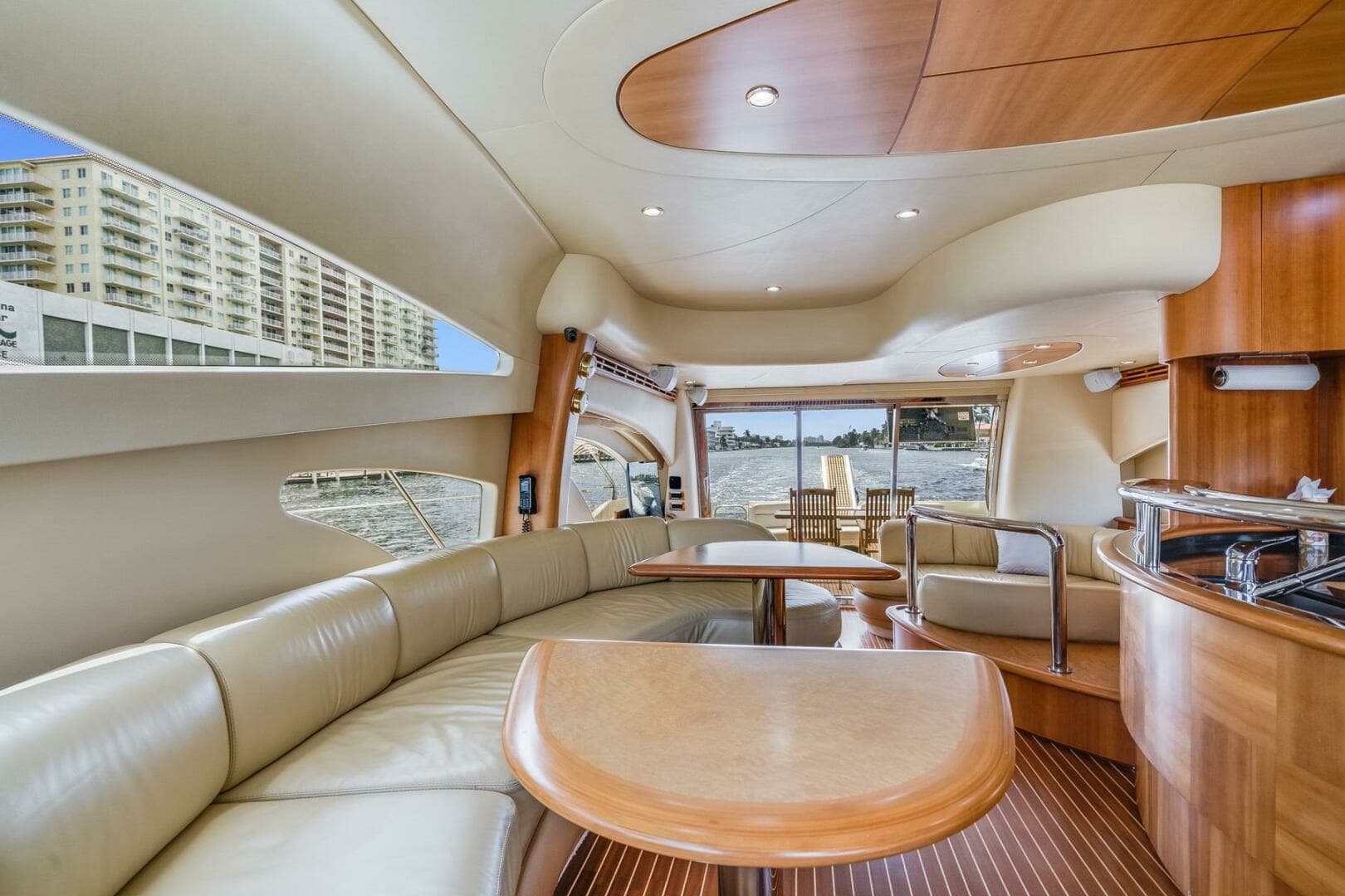 2009 Azimut 62E - Image 26