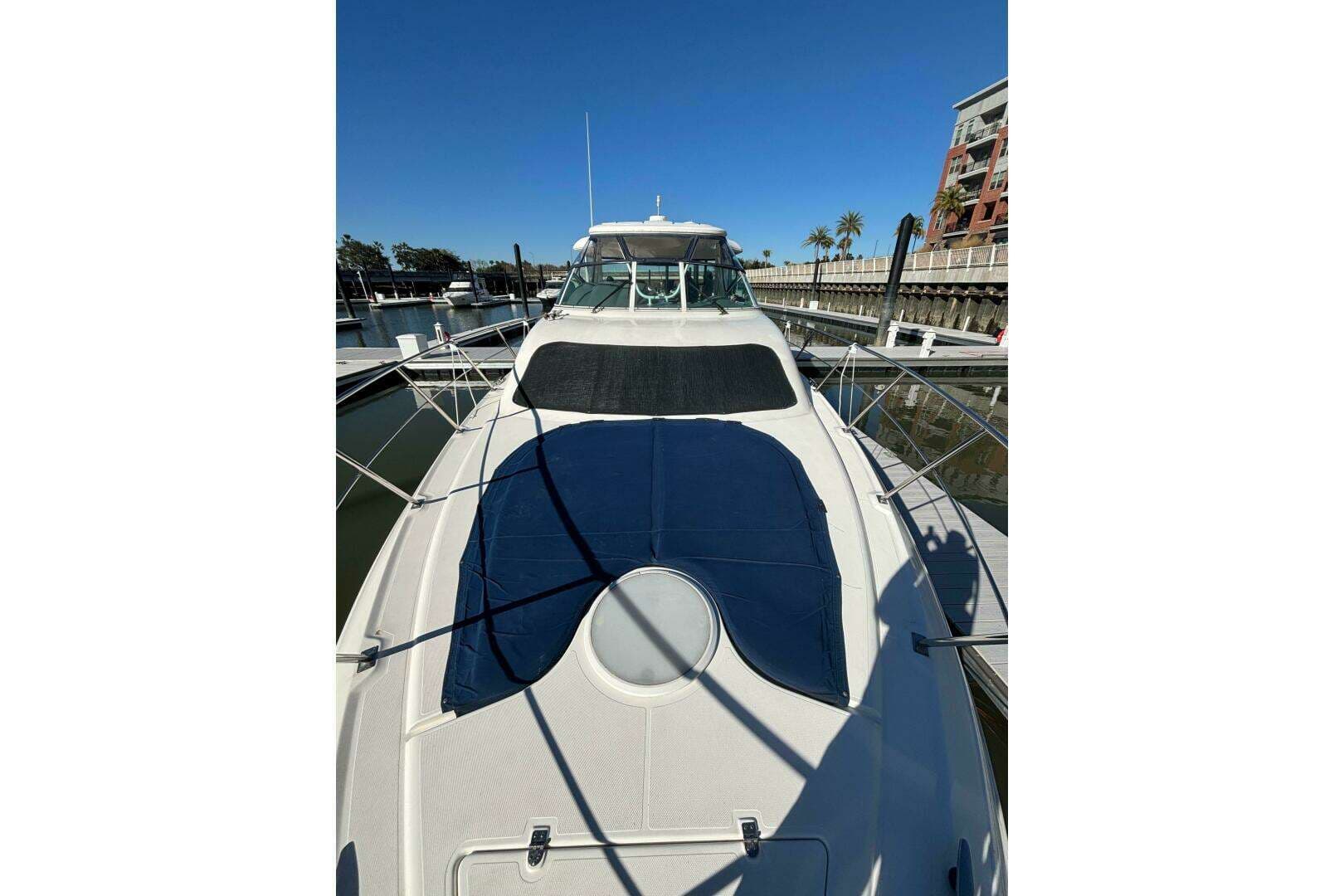 2005 Cruisers Yachts 455 Express Motor Yacht - Image 9