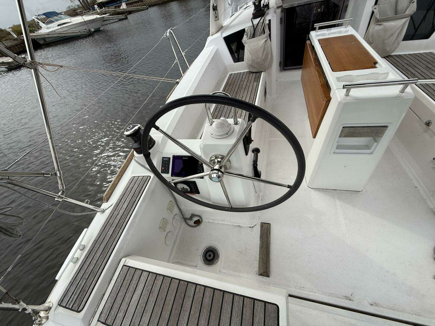 2018 Beneteau Oceanis 35.1 - Image 3