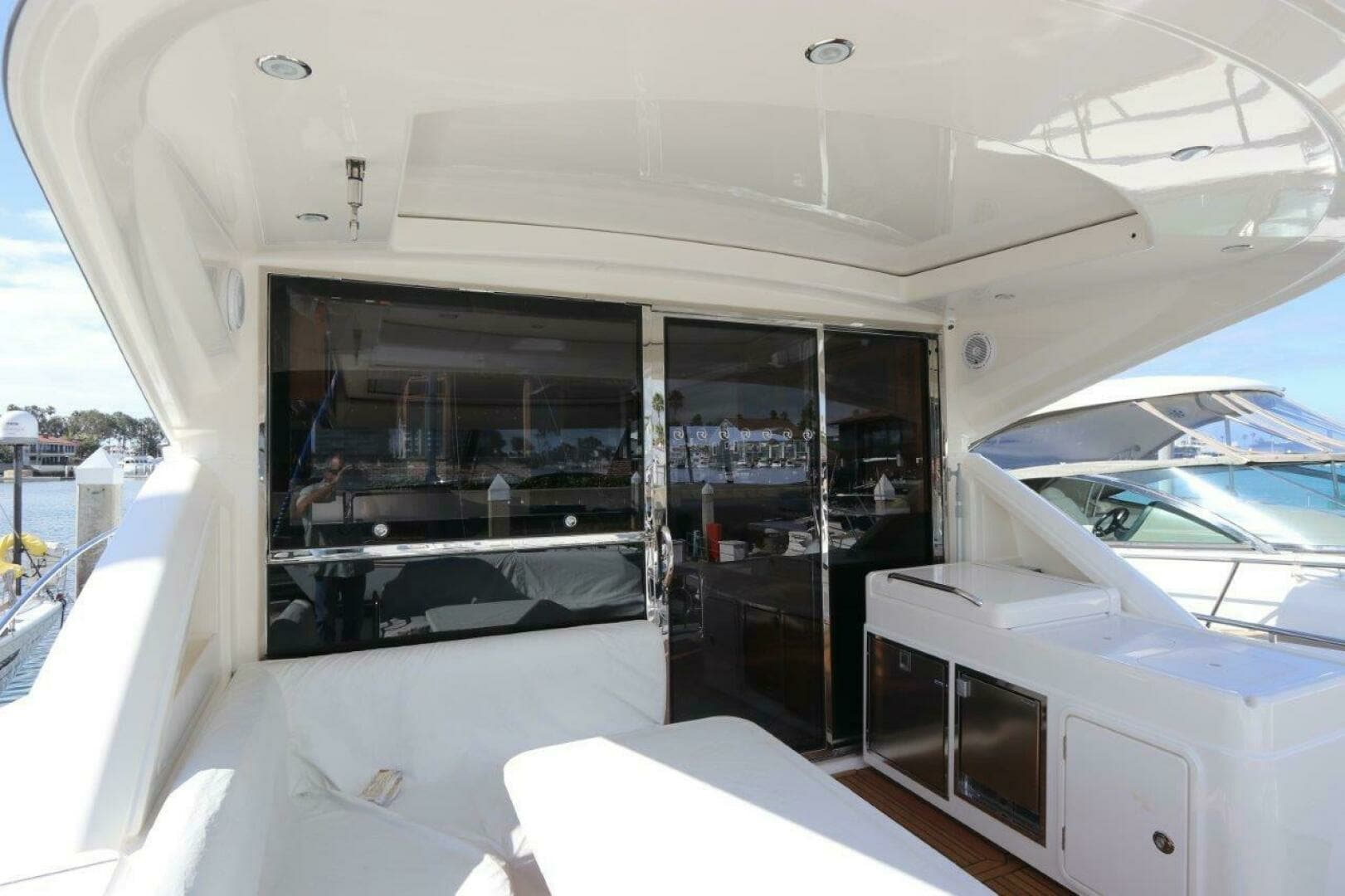 2020 Riviera 6000 Sport Yacht - Image 18