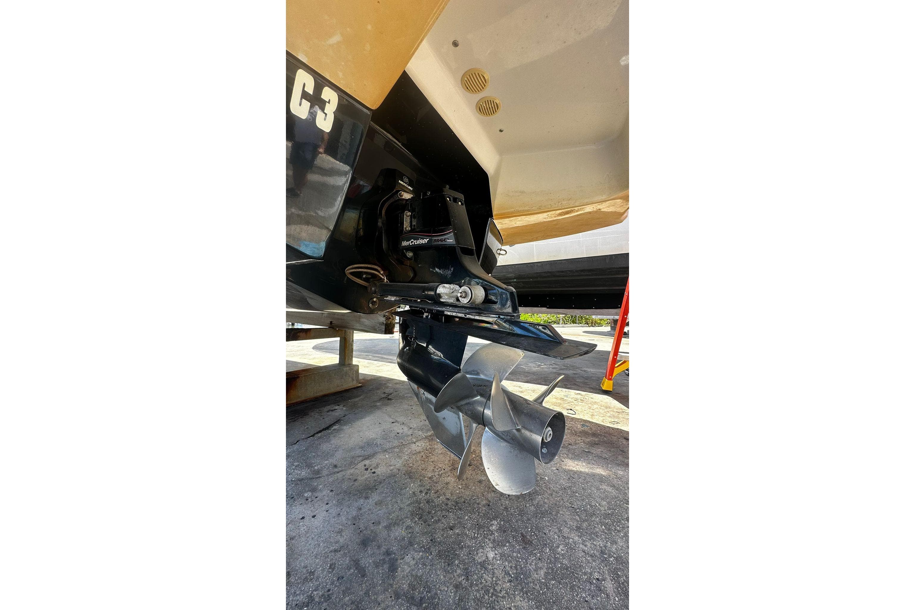 2015 Chaparral 264 Sunesta boat propeller and stern drive detail.