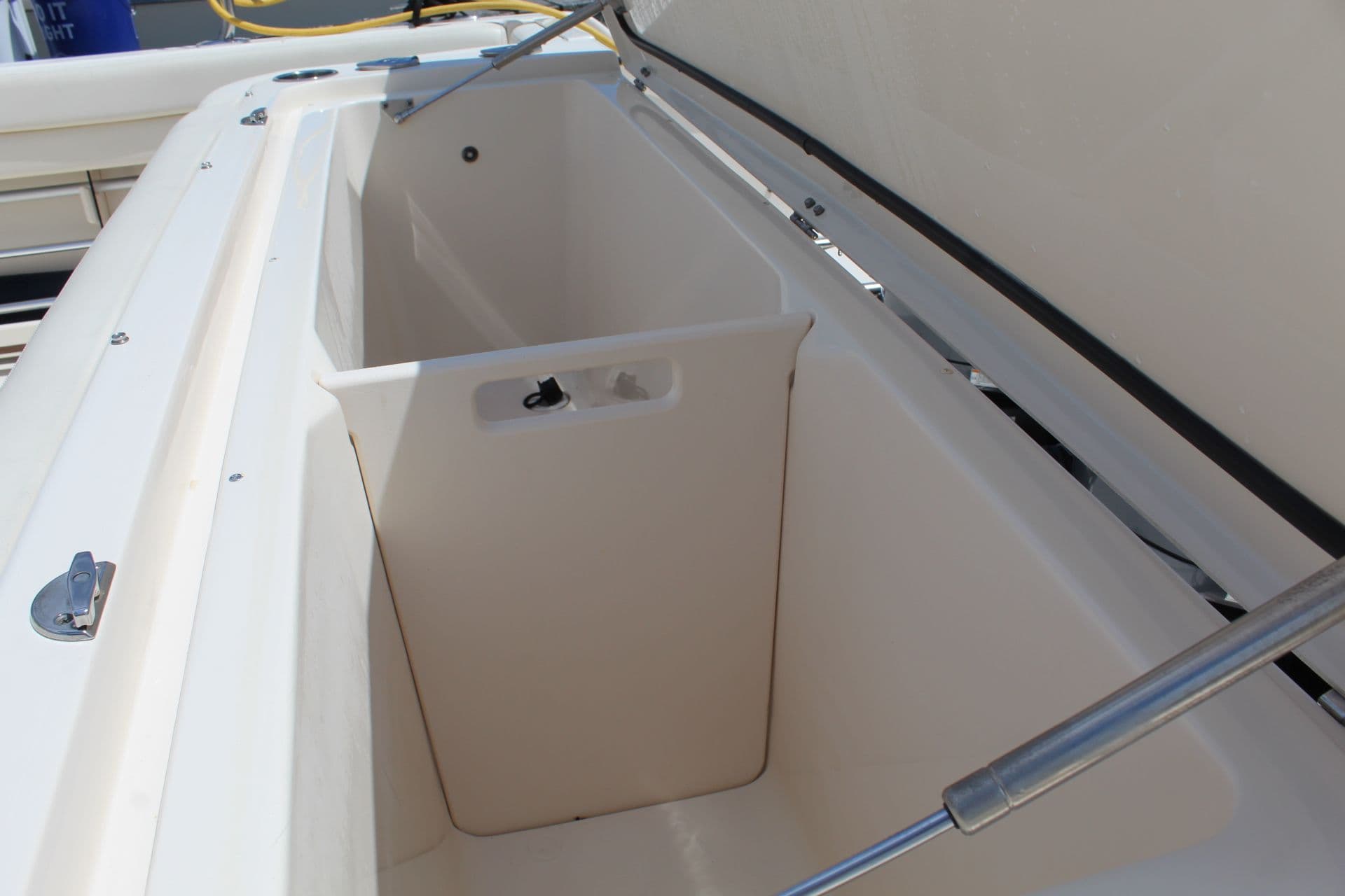 2016 Grady-White Canyon 376 - 30