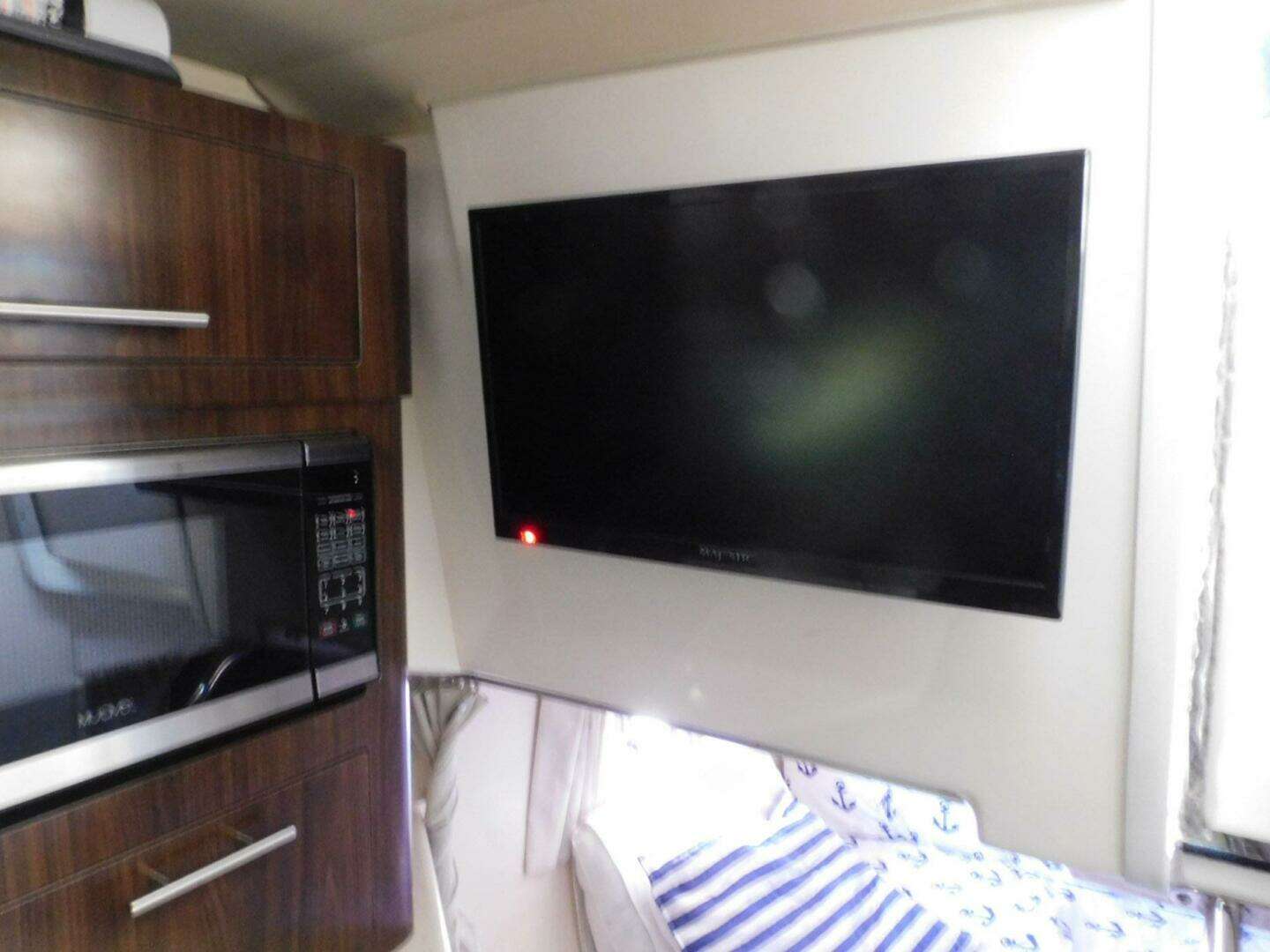 2019 Regal 28 Express - Image 18