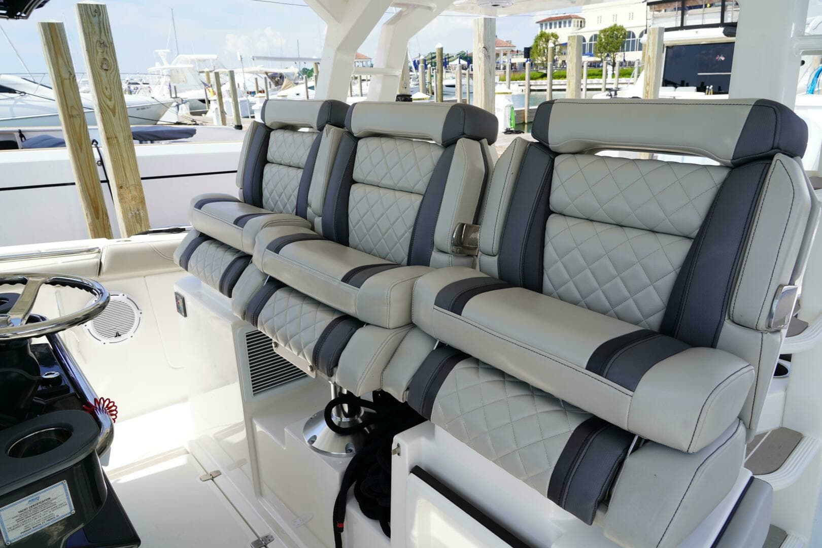 2022 Pursuit 428 - Image 17