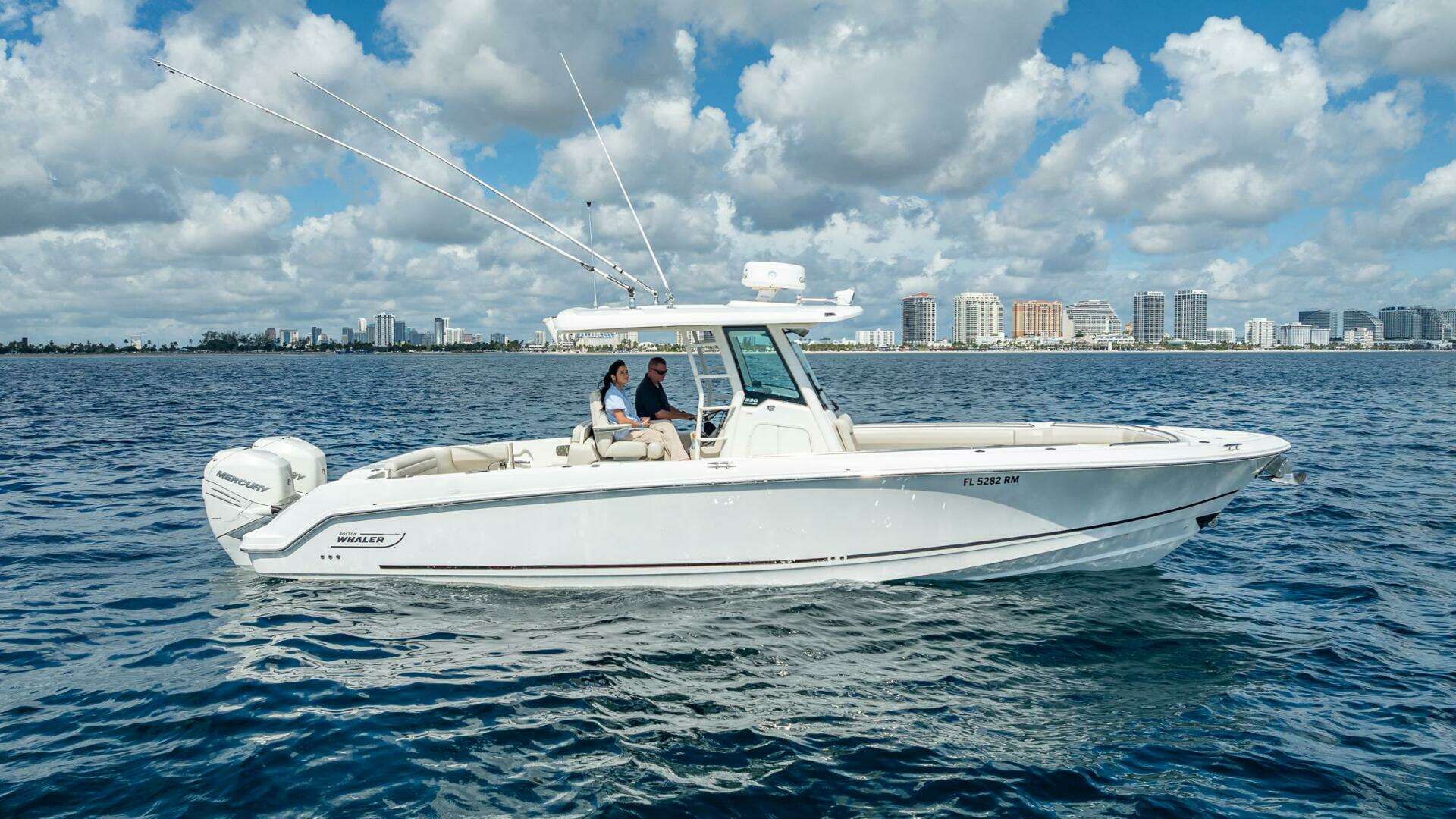 2017 Boston Whaler 330 Outrage - Image 7