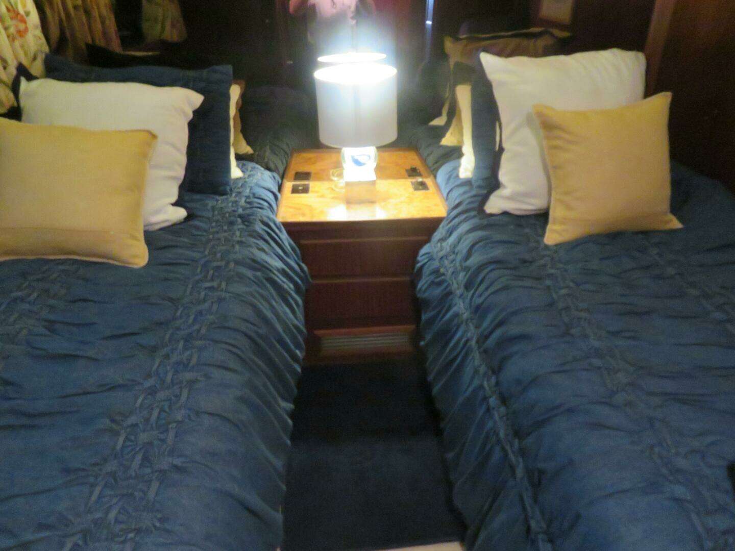 1986 Hatteras 58 Motor Yacht - Image 34