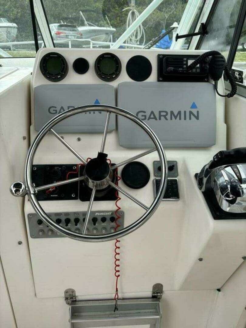 1995 Pursuit 2470 - Image 17